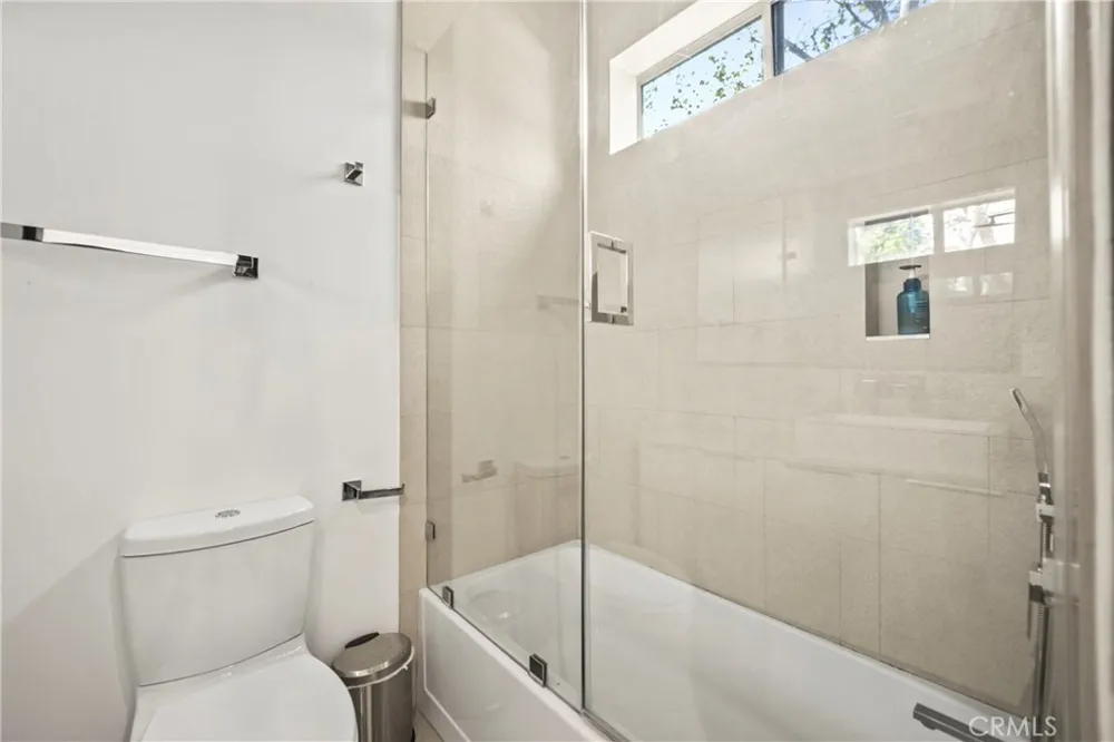 12148 Travis Los Angeles, CA 90049