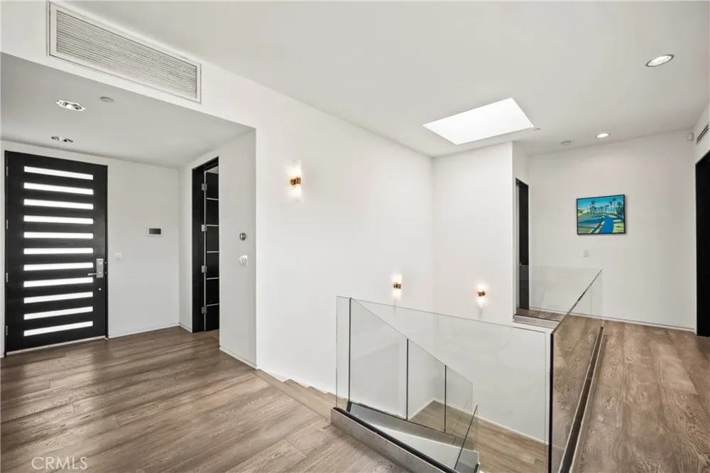 12148 Travis Los Angeles, CA 90049
