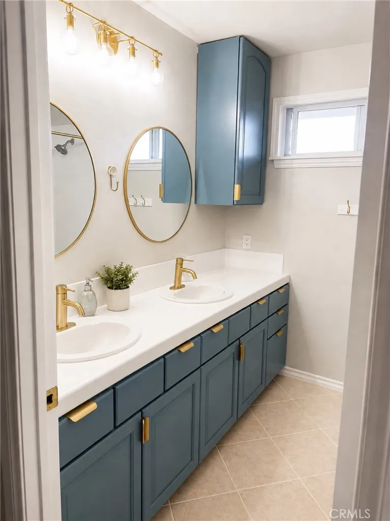 25891 Via Viento Mission Viejo, CA 92691