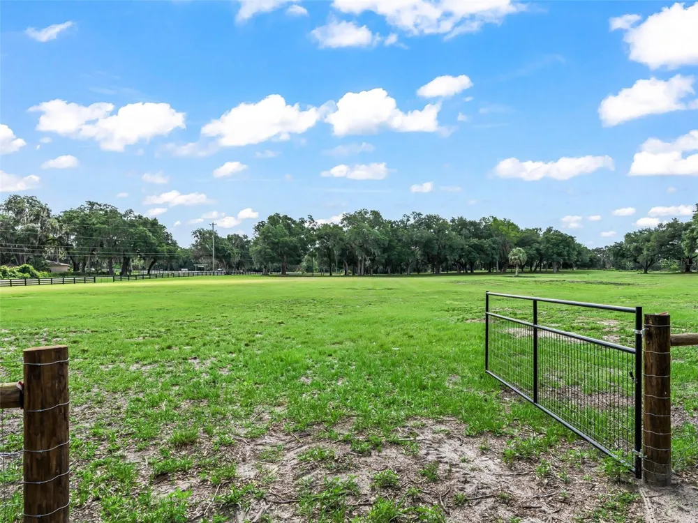 10660 E BUSHNELL ROAD Floral City, FL 34436