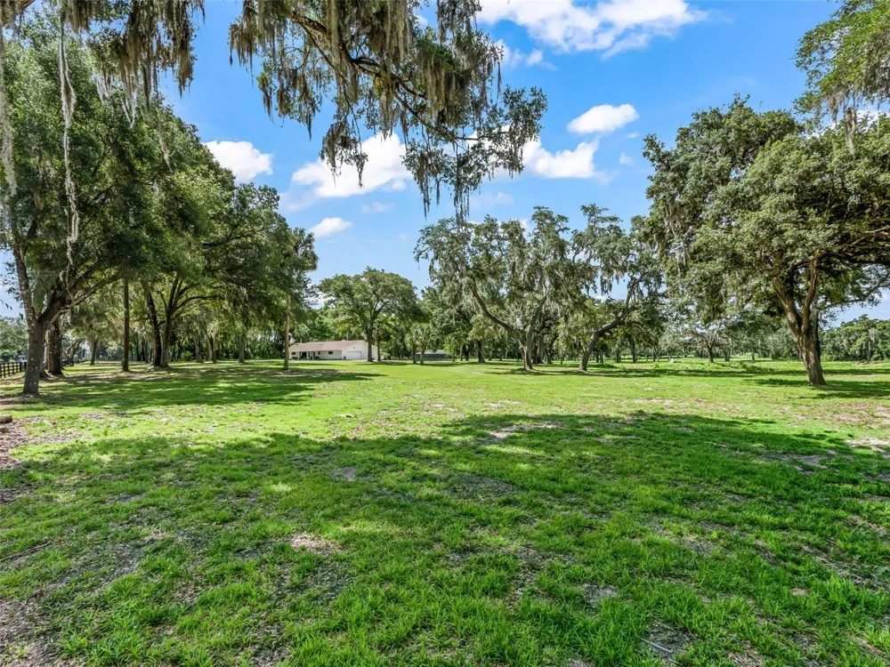 10660 E BUSHNELL ROAD Floral City, FL 34436