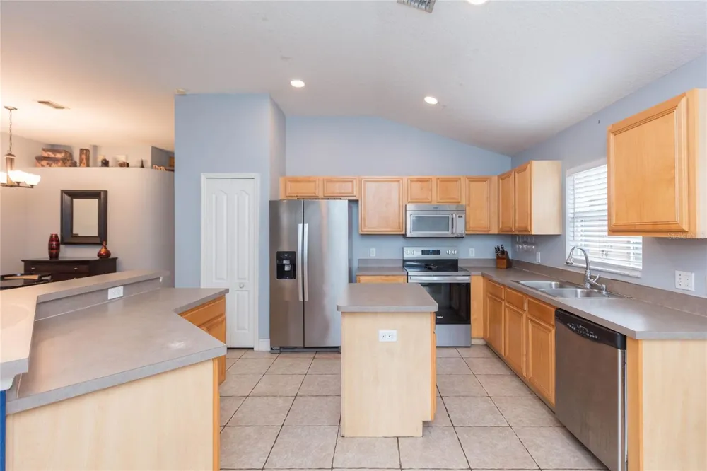 11706 PURE PEBBLE DRIVE Riverview, FL 33569