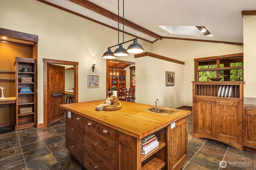 6754 Owl Lane Clinton, WA 98236
