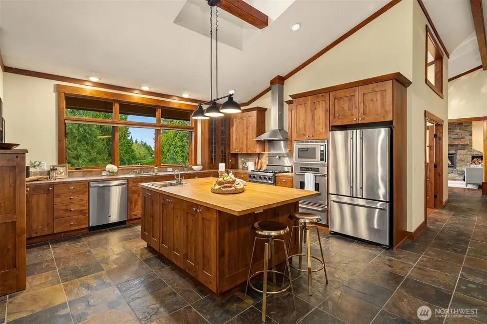 6754 Owl Lane Clinton, WA 98236