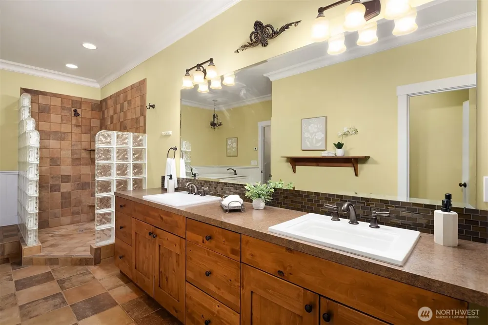6754 Owl Lane Clinton, WA 98236