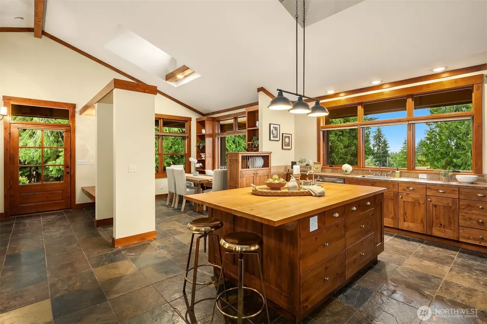 6754 Owl Lane Clinton, WA 98236