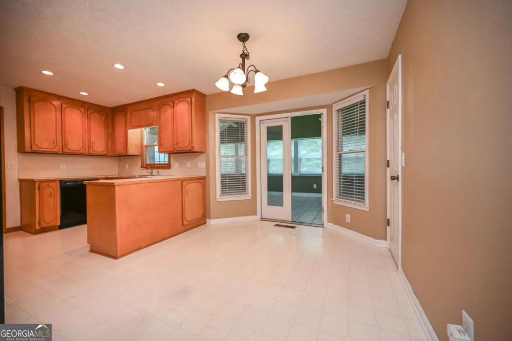 114 Valley Farm LN Acworth, GA 30102