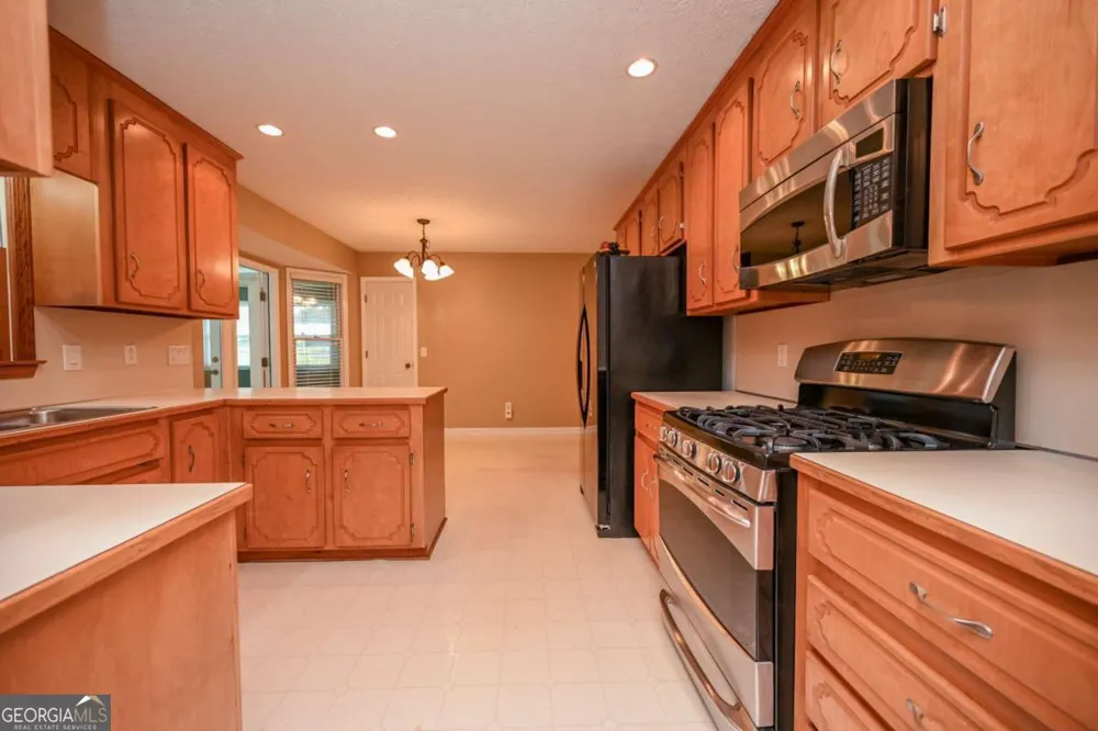 114 Valley Farm LN Acworth, GA 30102