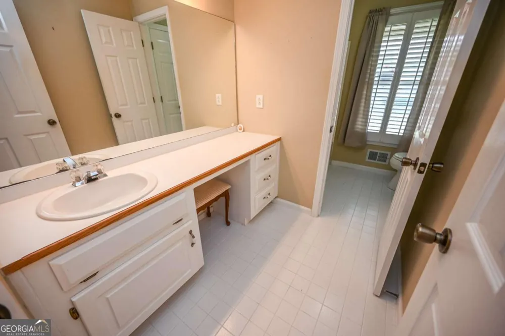 114 Valley Farm LN Acworth, GA 30102