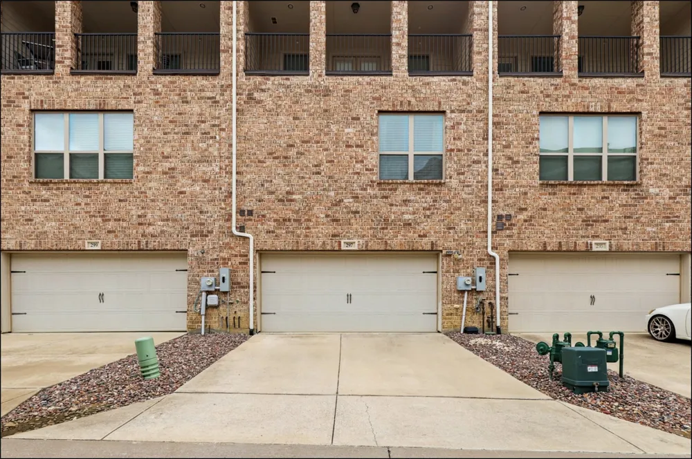 297 Scotia Street Lewisville, TX 75056