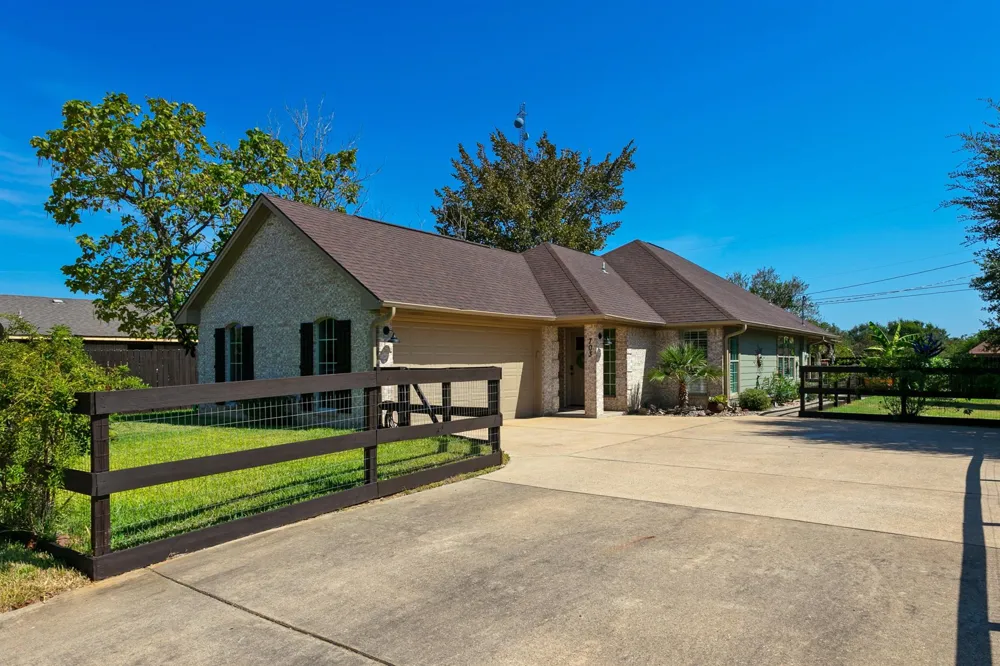 703 Meadow Brook Drive Caldwell, TX 77836
