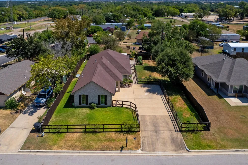 703 Meadow Brook Drive Caldwell, TX 77836