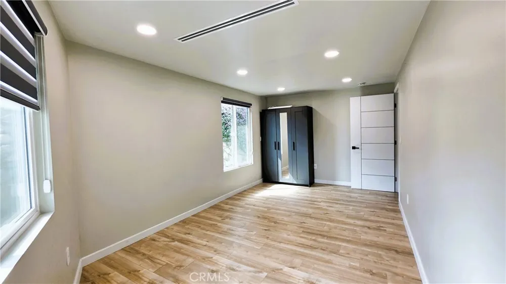 11819 West Trail Sylmar, CA 91342