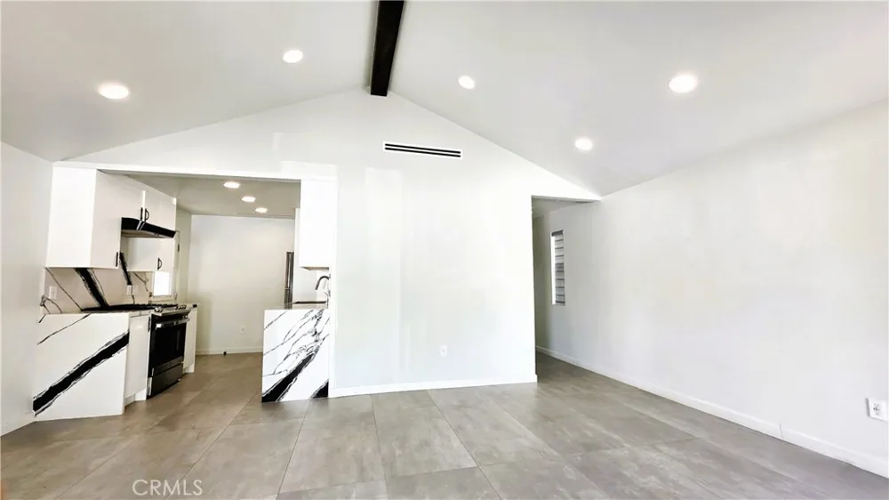 11819 West Trail Sylmar, CA 91342