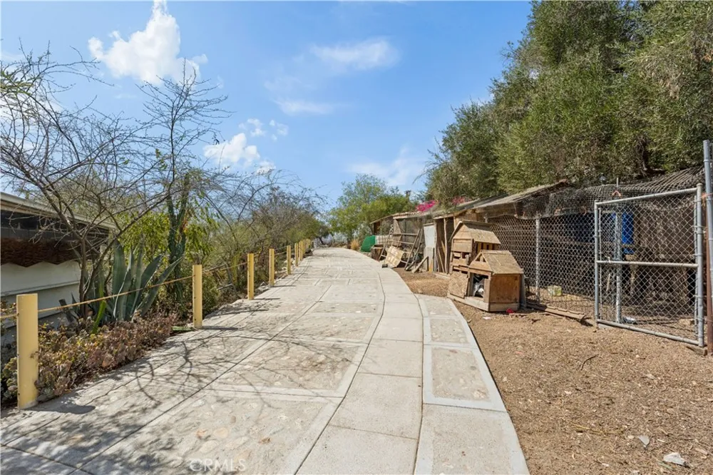 18455 Pequena Entrada Perris, CA 92570