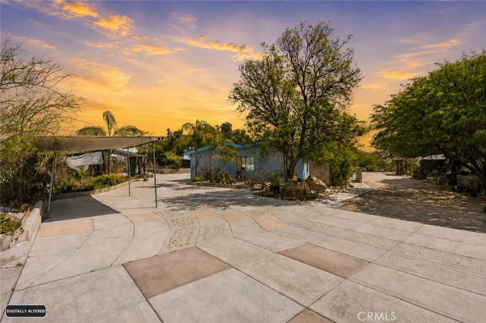 18455 Pequena Entrada Perris, CA 92570