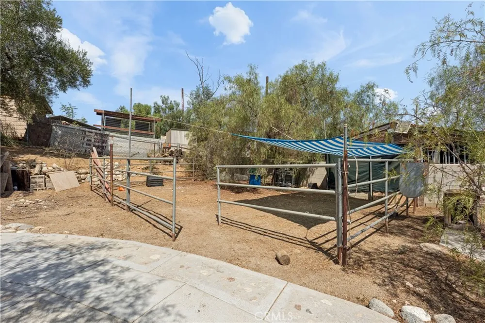 18455 Pequena Entrada Perris, CA 92570