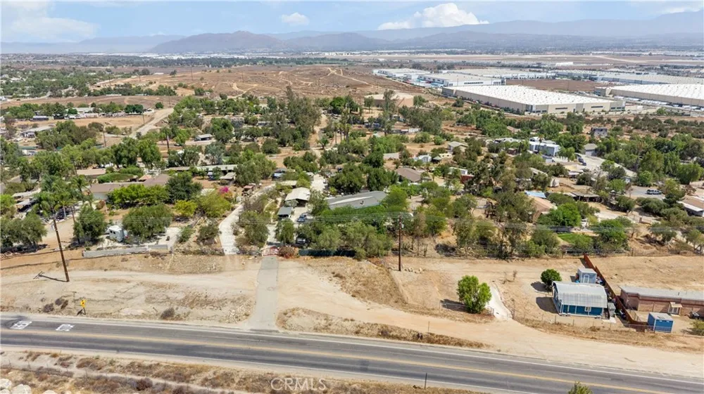 18455 Pequena Entrada Perris, CA 92570