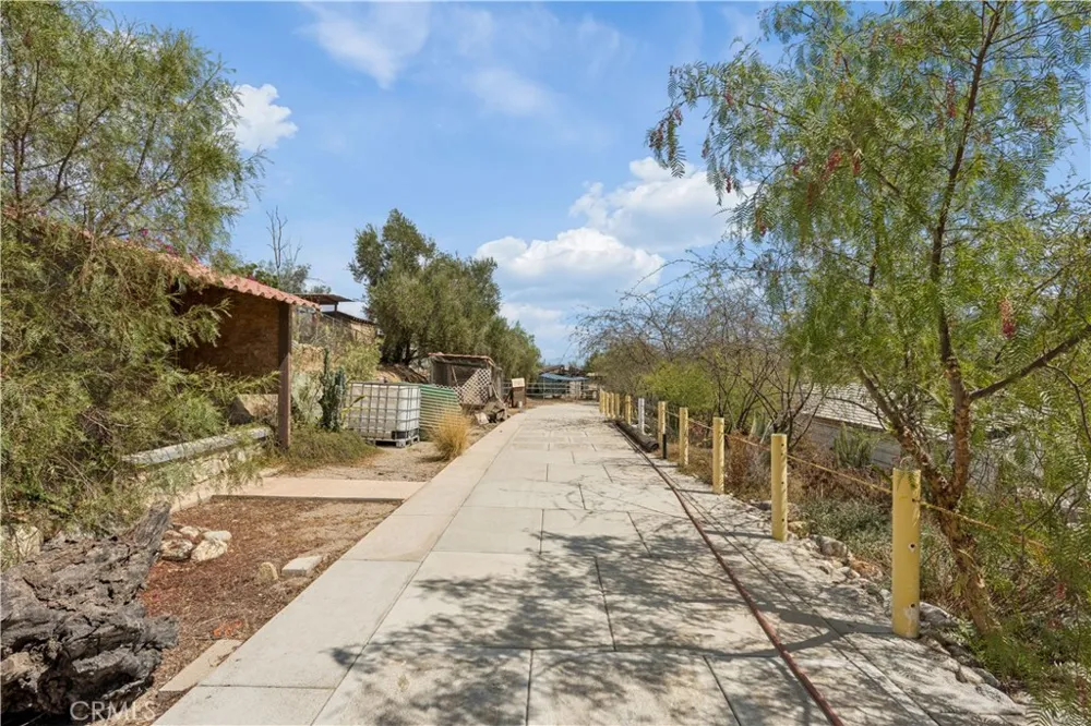 18455 Pequena Entrada Perris, CA 92570