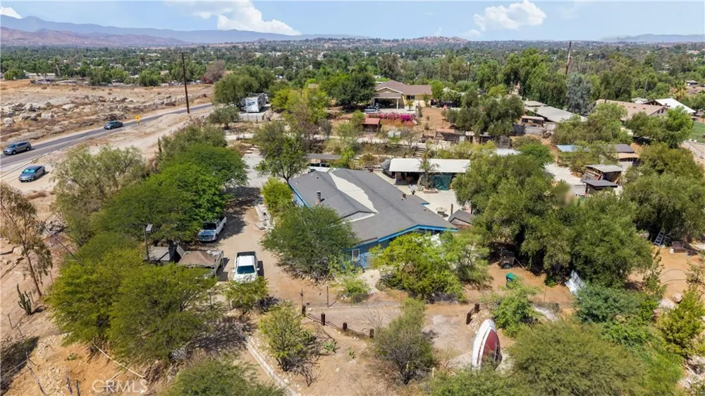 18455 Pequena Entrada Perris, CA 92570