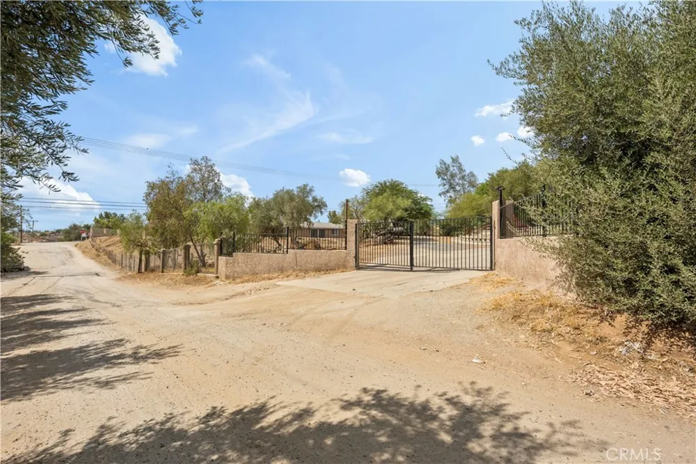 18455 Pequena Entrada Perris, CA 92570