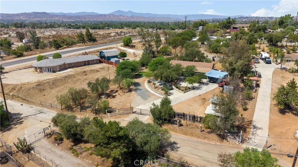 18455 Pequena Entrada Perris, CA 92570