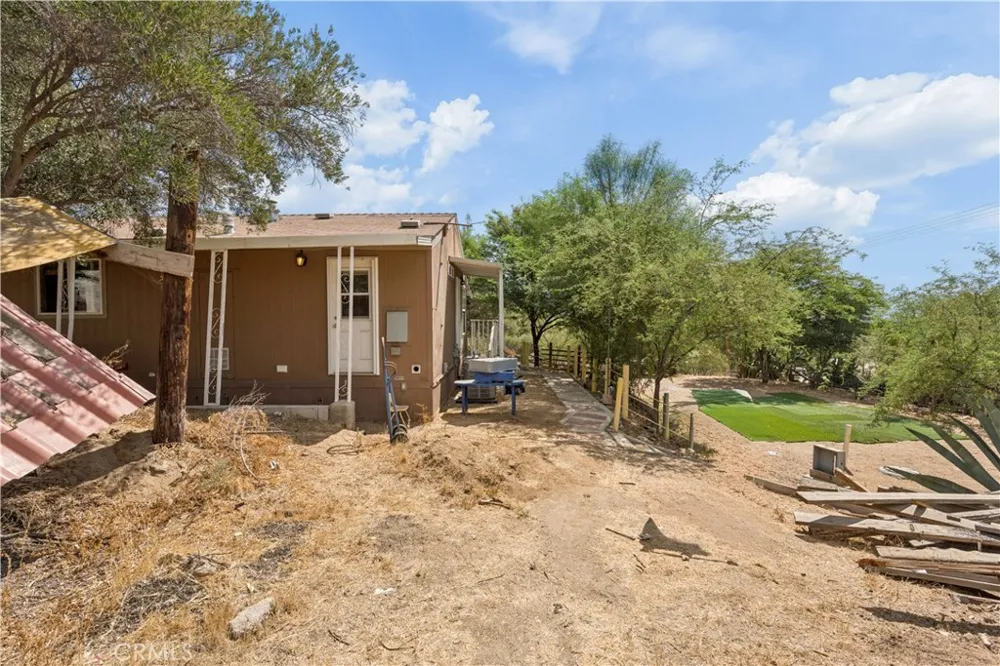 18455 Pequena Entrada Perris, CA 92570