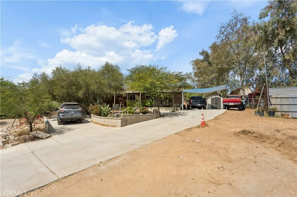 18455 Pequena Entrada Perris, CA 92570