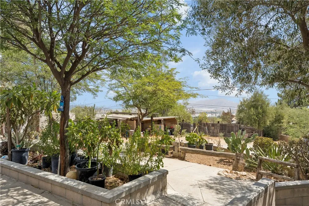 18455 Pequena Entrada Perris, CA 92570