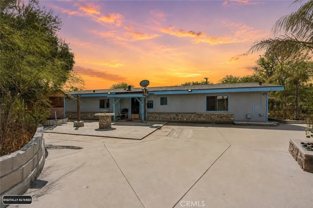 18455 Pequena Entrada Perris, CA 92570