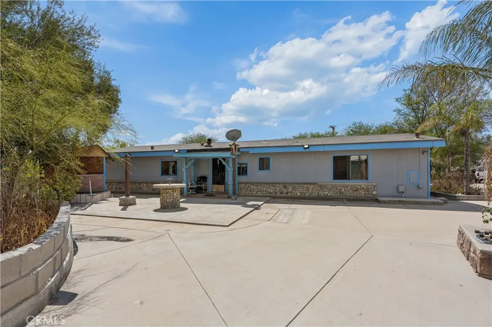 18455 Pequena Entrada Perris, CA 92570