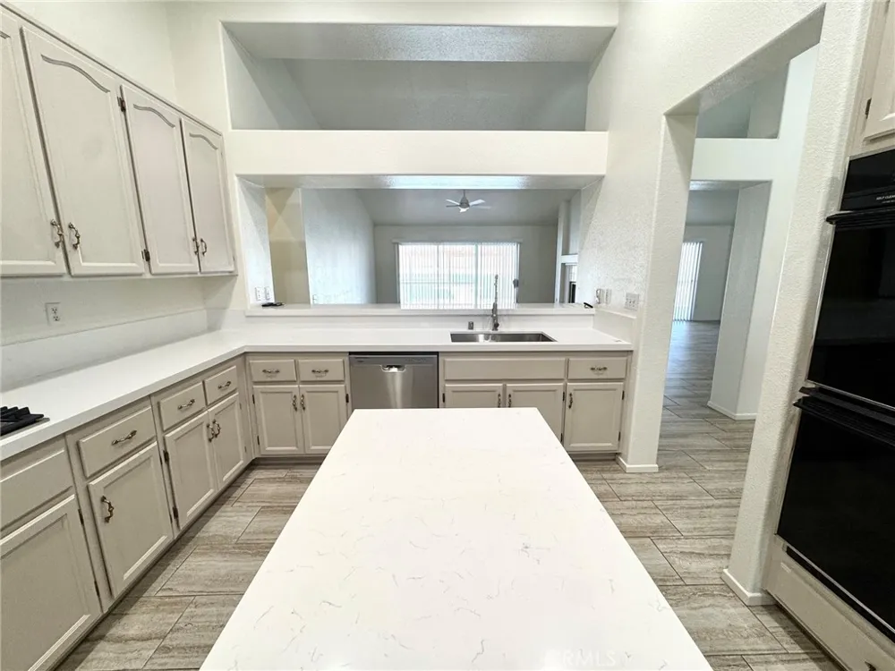 12789 Yorkshire Drive Apple Valley, CA 92308