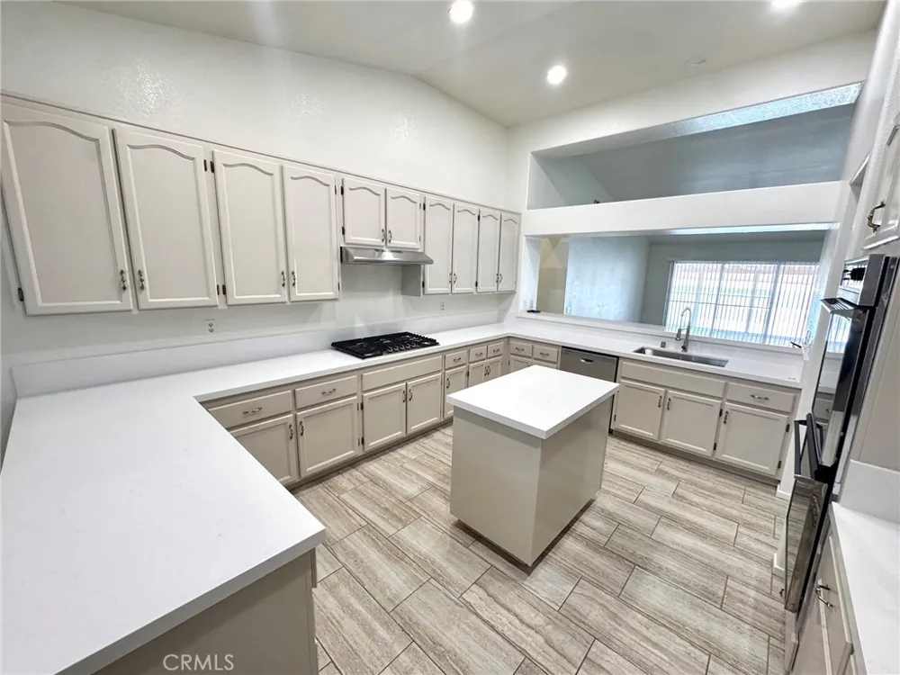 12789 Yorkshire Drive Apple Valley, CA 92308