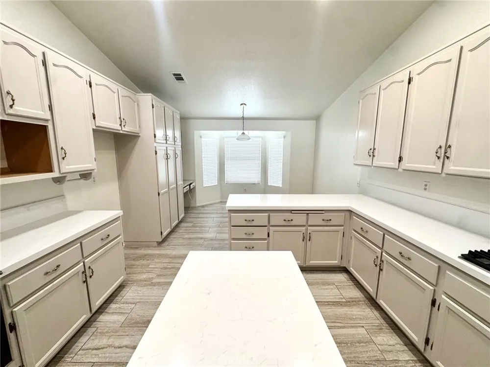 12789 Yorkshire Drive Apple Valley, CA 92308