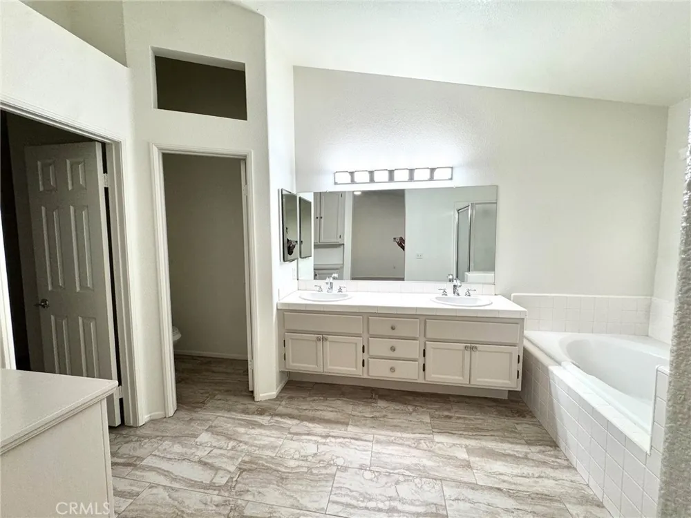 12789 Yorkshire Drive Apple Valley, CA 92308