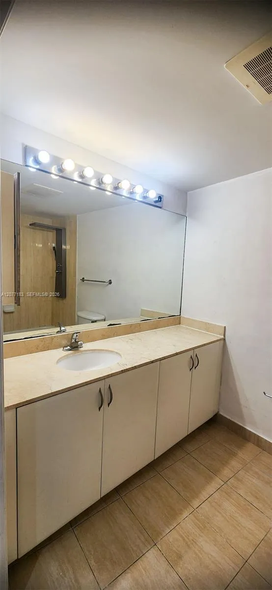 1750 Bayshore Dr #1216 Miami, FL 33132