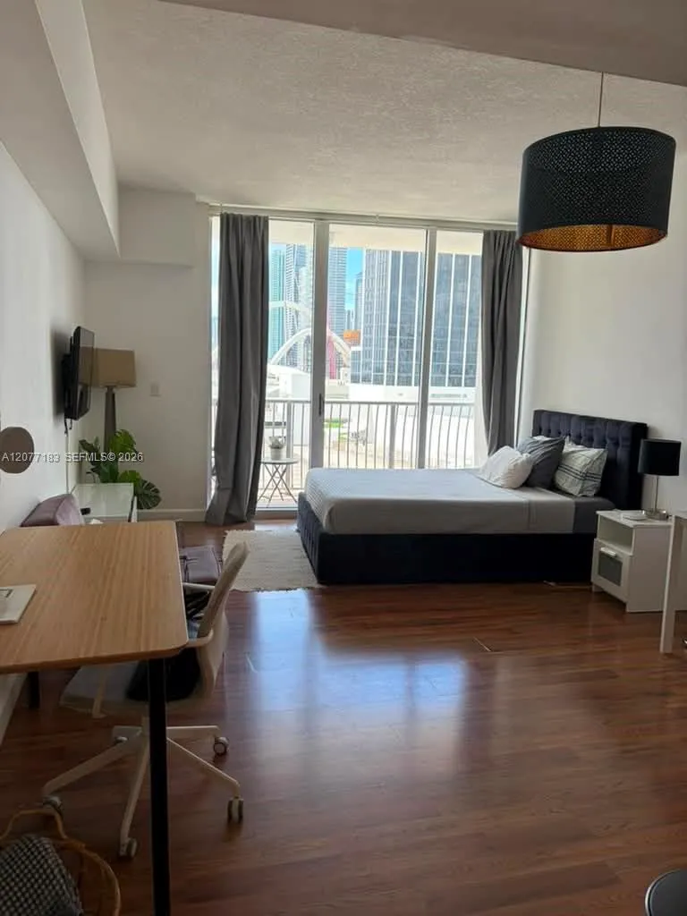 1750 Bayshore Dr #1216 Miami, FL 33132
