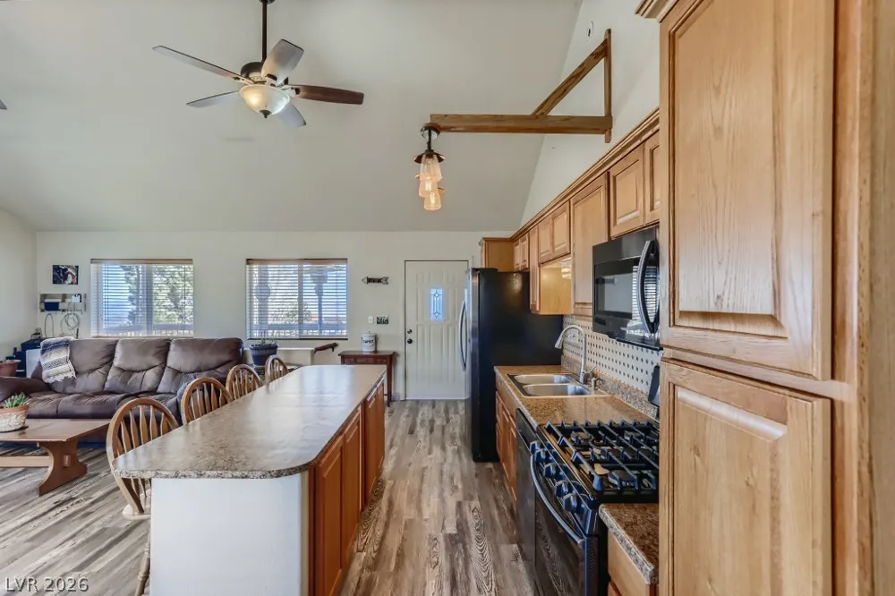 78 Pine Road Cold Creek, NV 89124