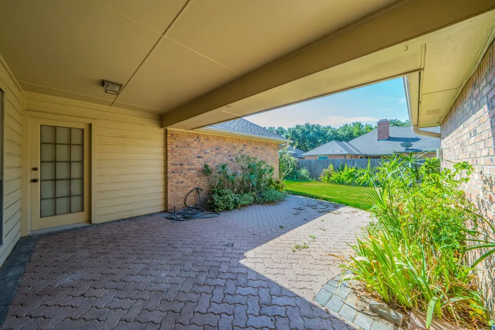 529 Winston Street Grand Prairie, TX 75052