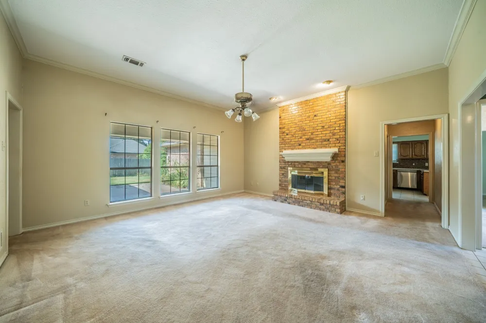 529 Winston Street Grand Prairie, TX 75052
