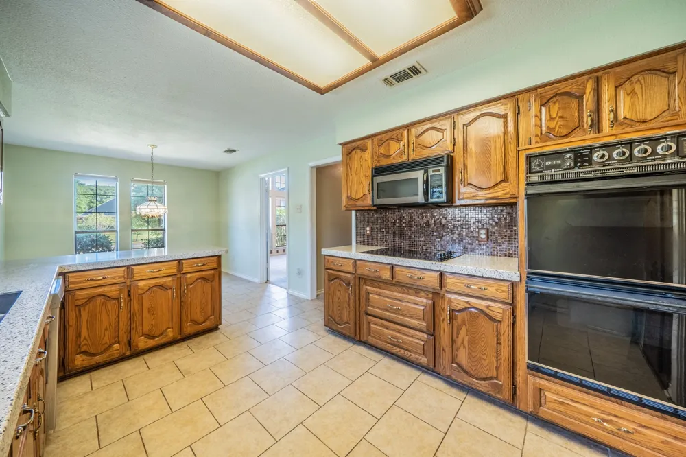 529 Winston Street Grand Prairie, TX 75052