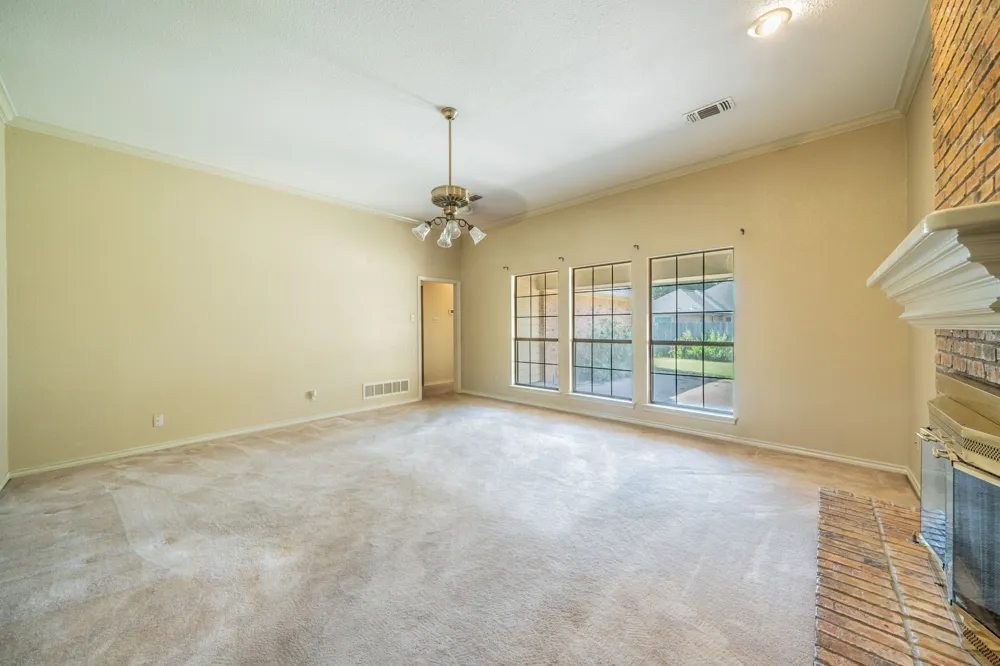 529 Winston Street Grand Prairie, TX 75052