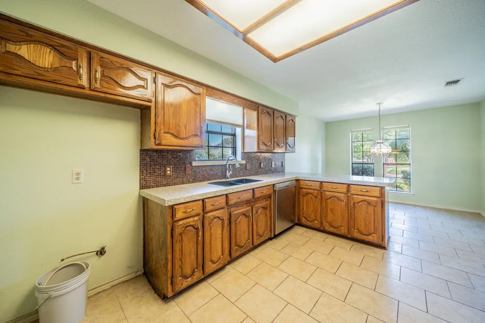 529 Winston Street Grand Prairie, TX 75052