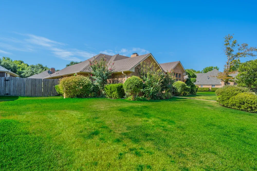 529 Winston Street Grand Prairie, TX 75052