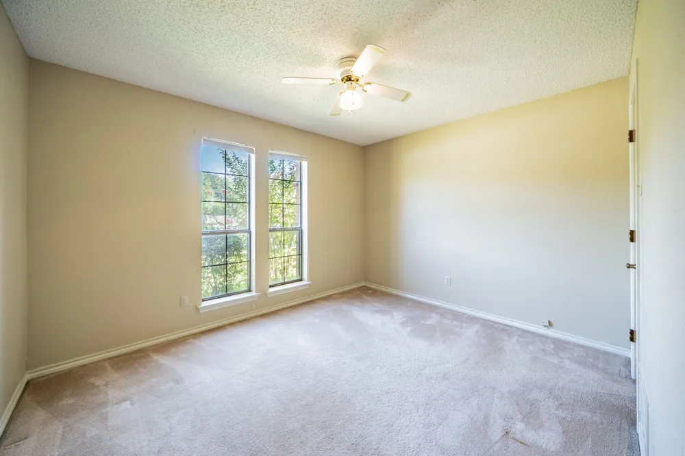 529 Winston Street Grand Prairie, TX 75052