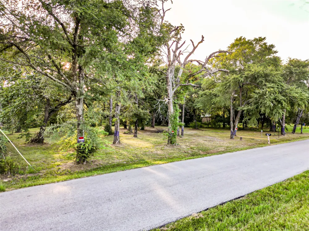 208 Old Indian Trail Tool, TX 75143
