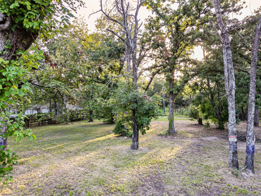 208 Old Indian Trail Tool, TX 75143