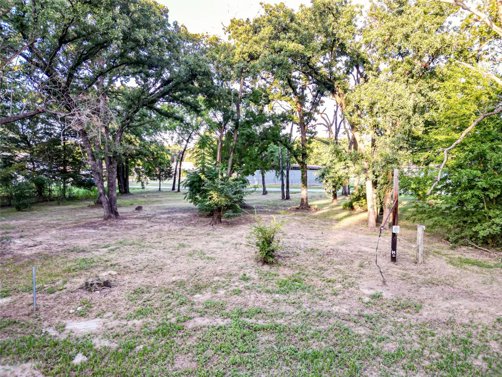208 Old Indian Trail Tool, TX 75143
