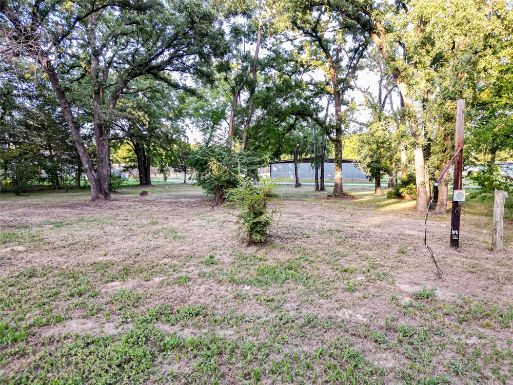 208 Old Indian Trail Tool, TX 75143