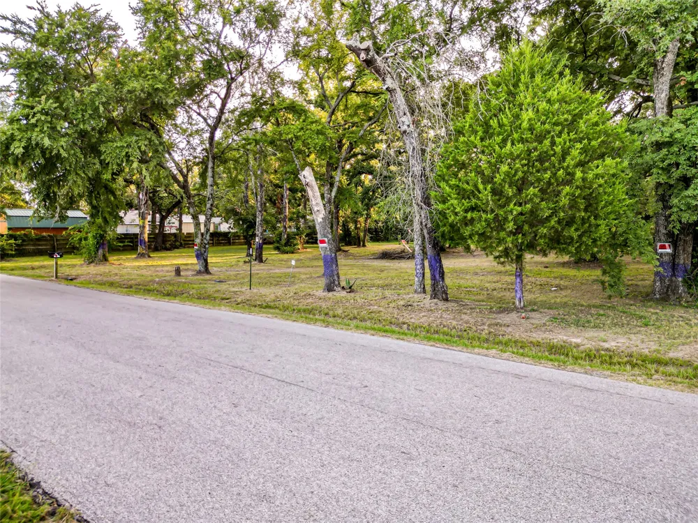 208 Old Indian Trail Tool, TX 75143